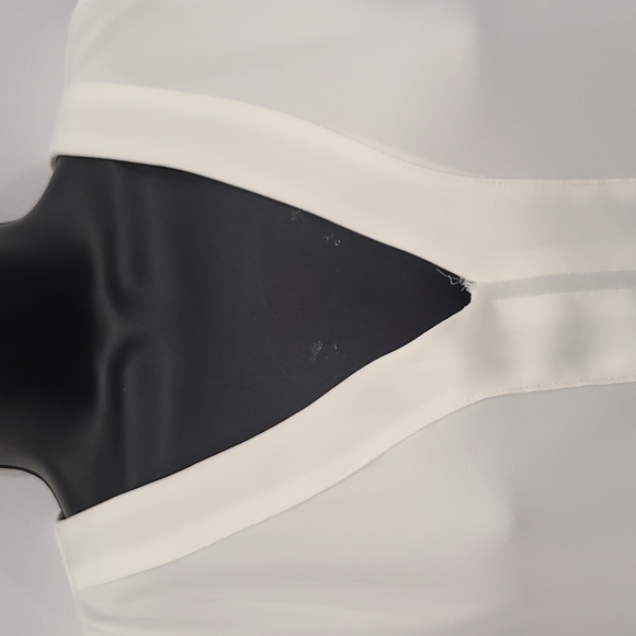 White blouse - Picture 2 of 4